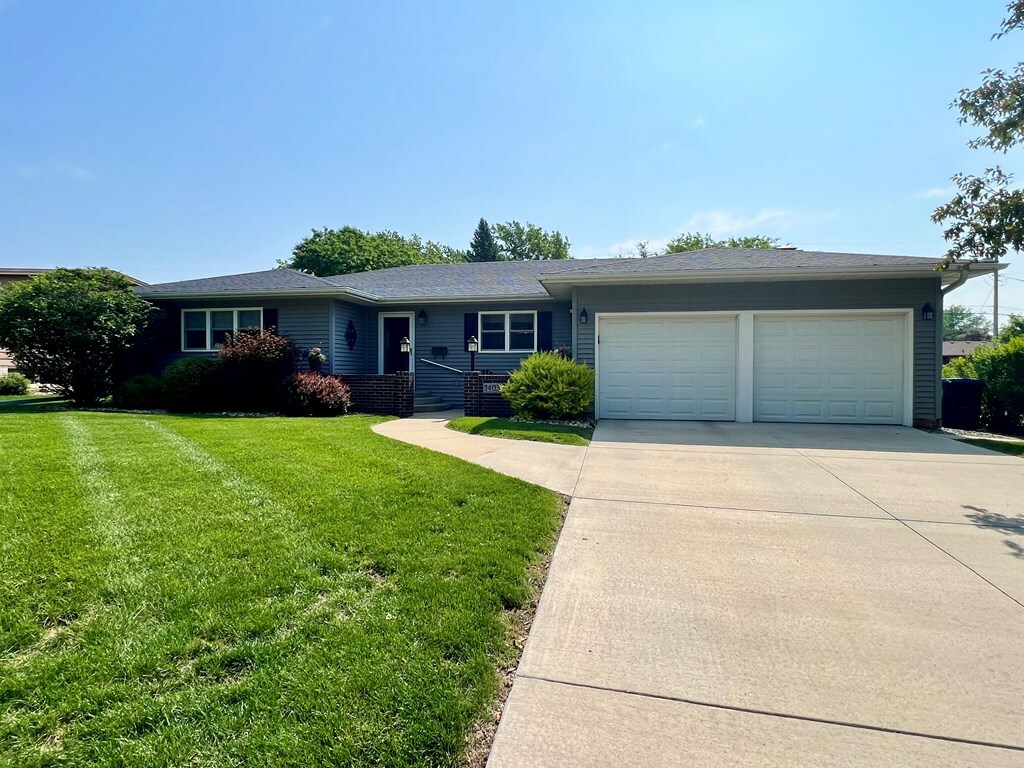 Property Photo: 1403 Williams Dr IA 50501