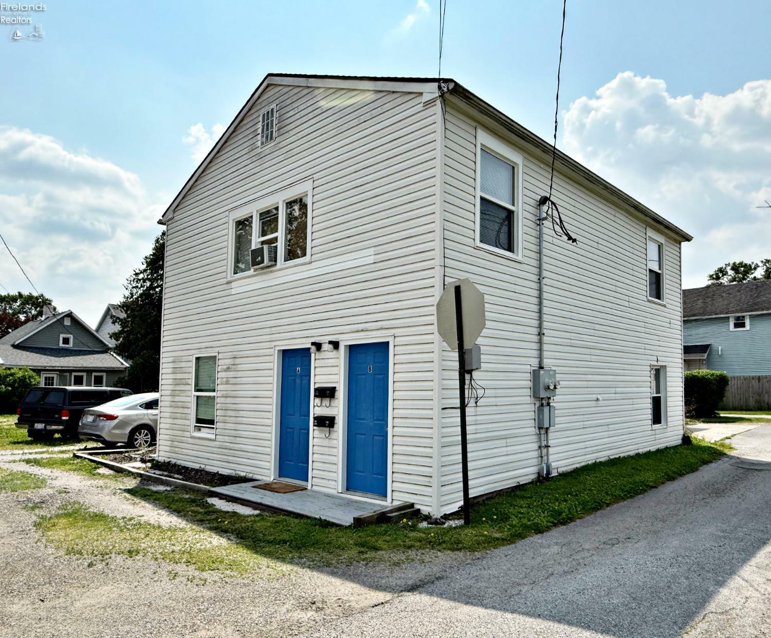 Property Photo: 426 S Washington St OH 44883