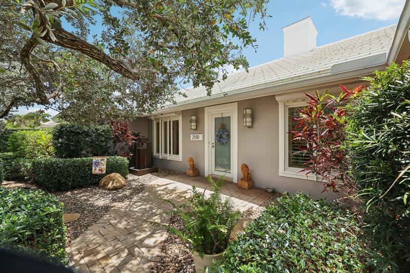 Property Photo: 2510 NE 47th St FL 33308
