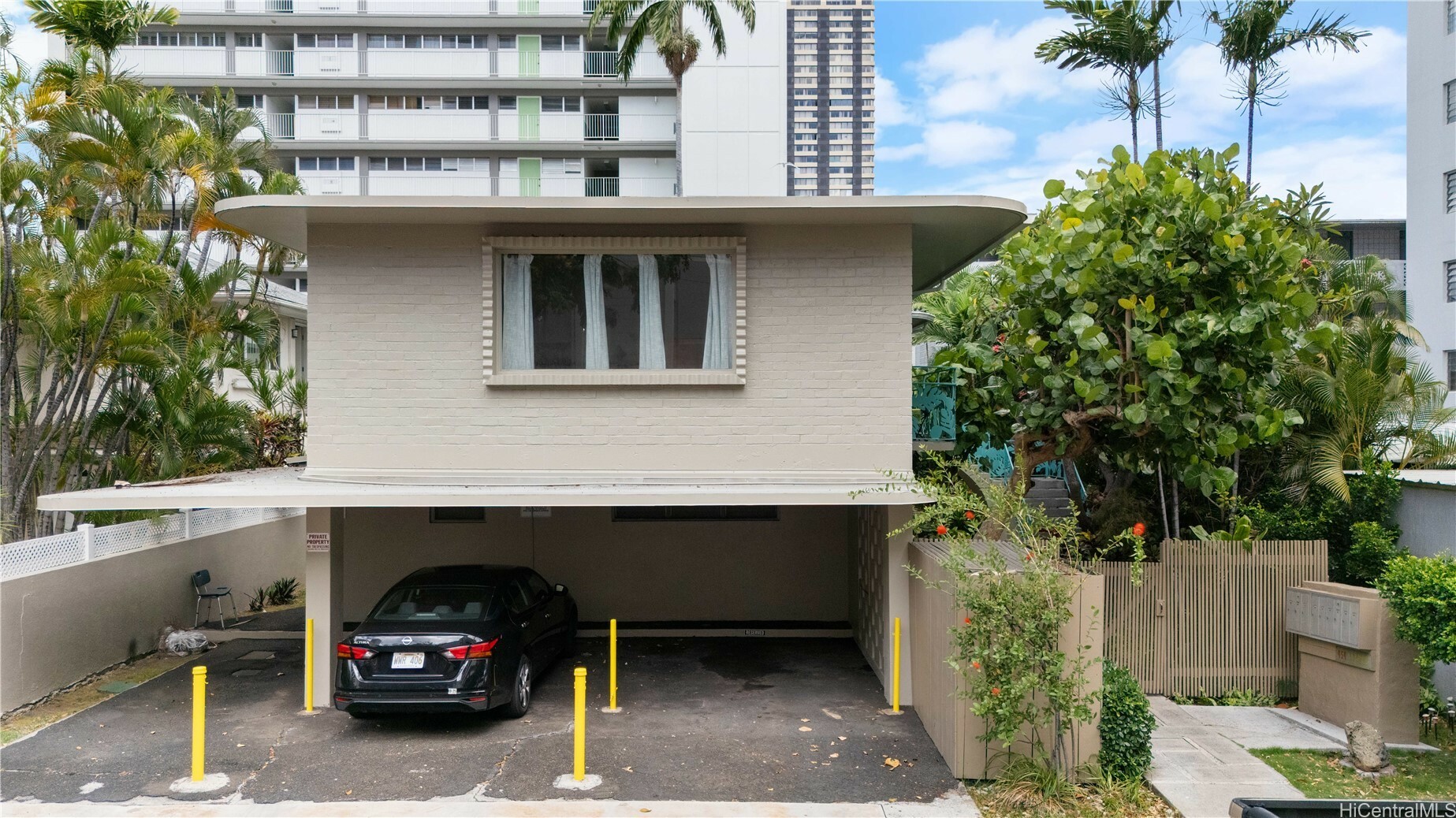 454 Kuamoo Street  Honolulu HI 96815 photo