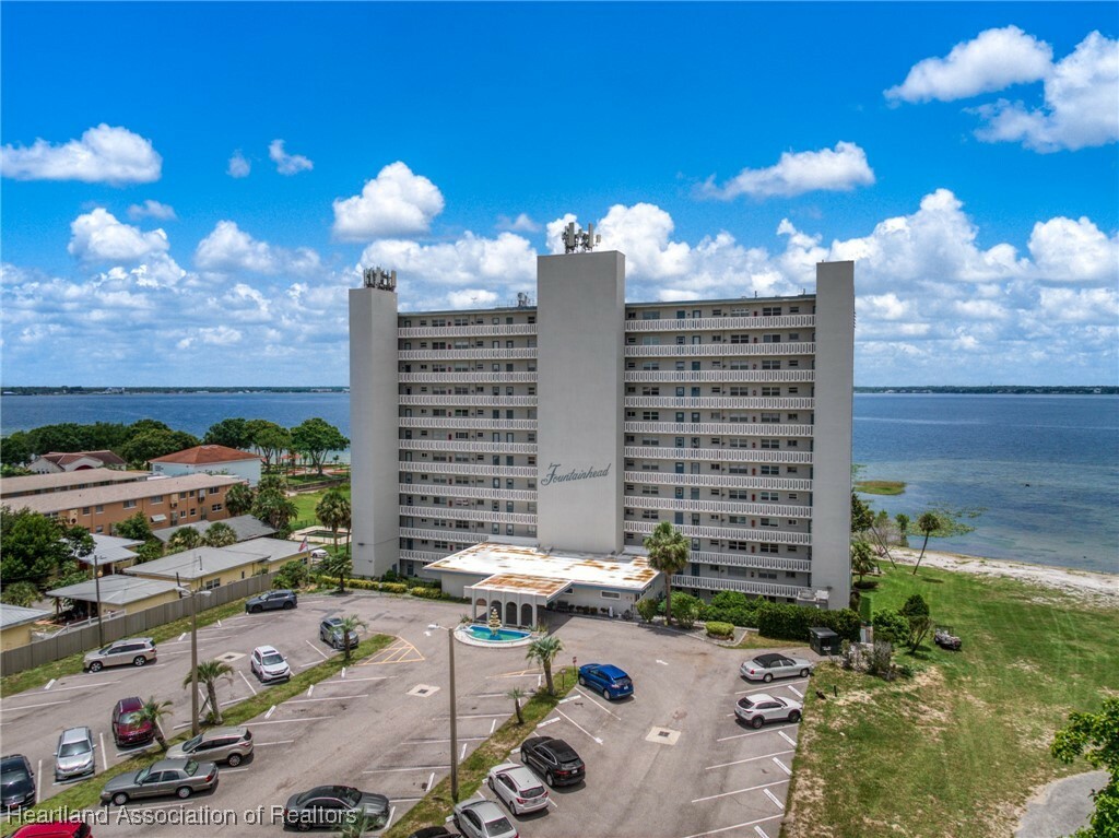 Property Photo: 2131 Lakeview Drive 400 FL 33870