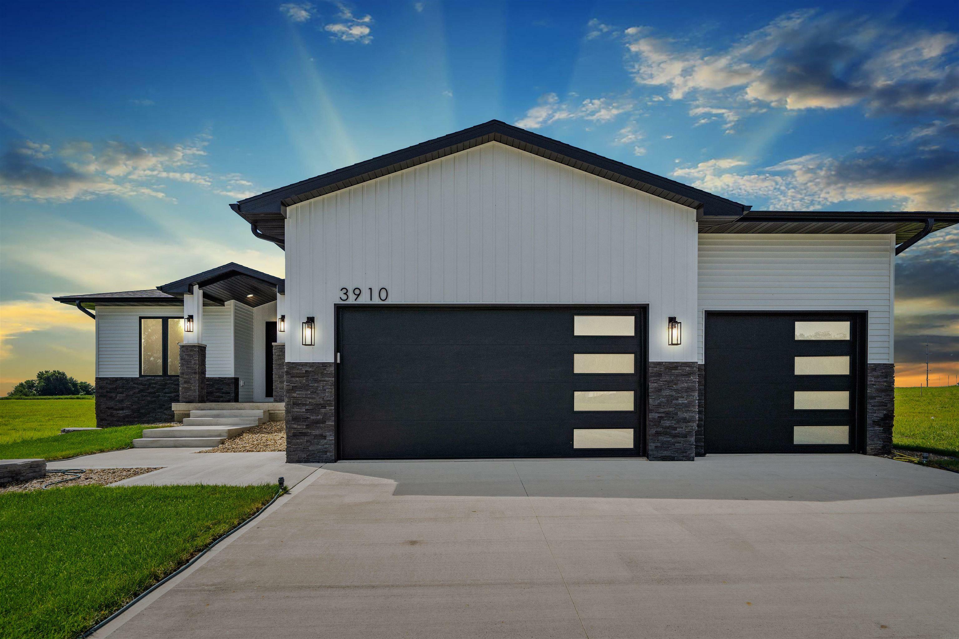 3910 Broomfield Drive  Cedar Falls IA 50613 photo