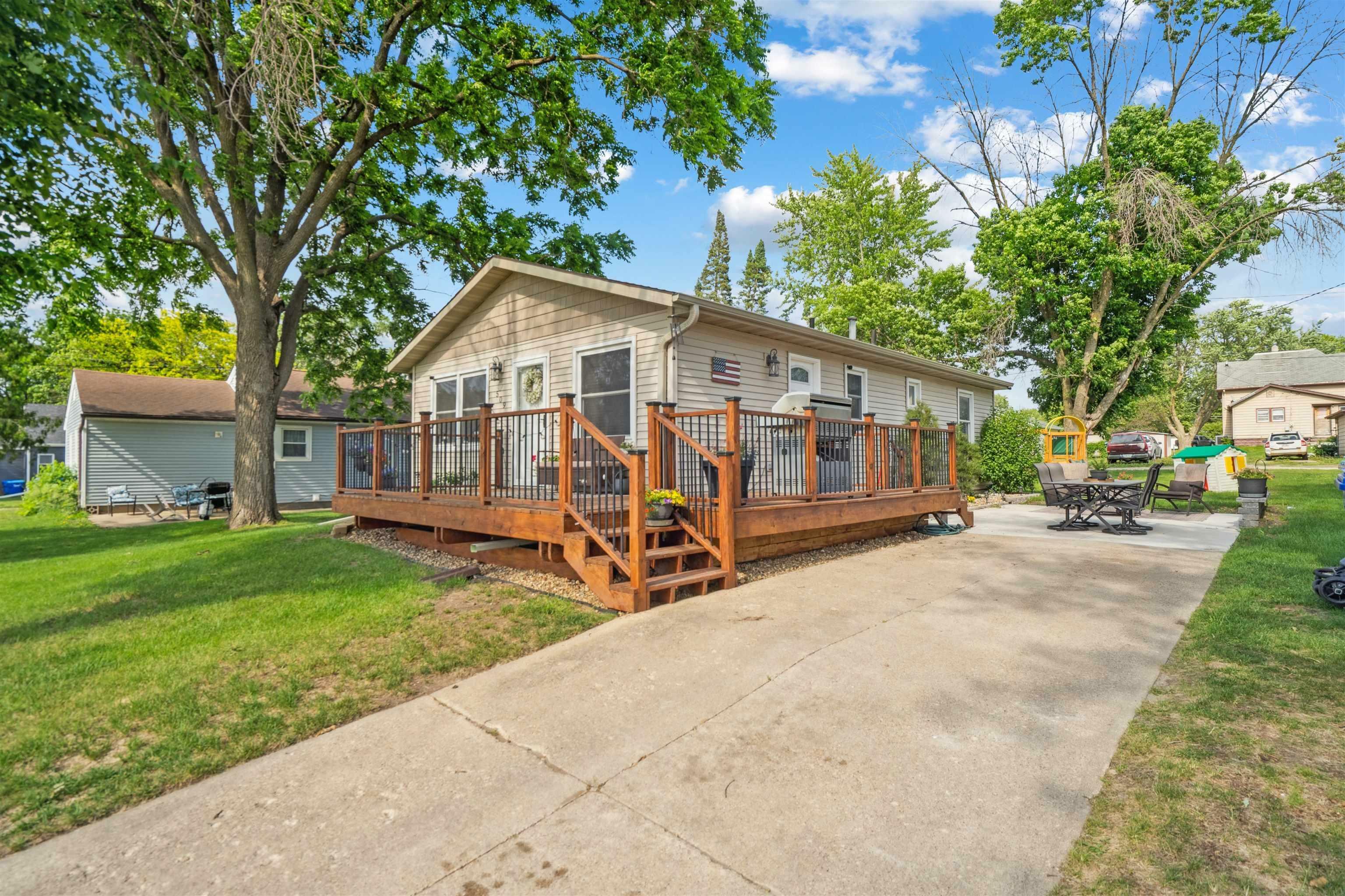 Property Photo: 509 3rd Ave SE IA 50662