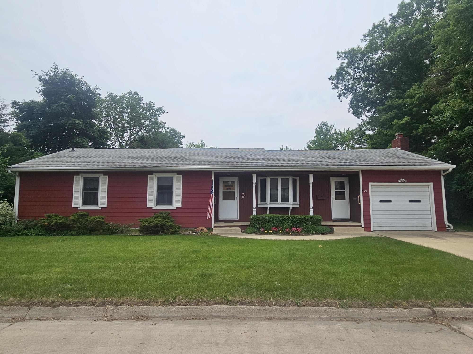 Property Photo: 112 6th St. NE IA 50662