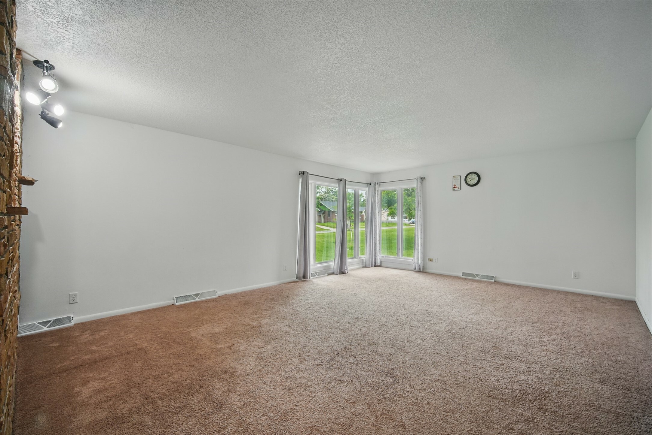 Property Photo: 2905 Arnold Road IA 50310