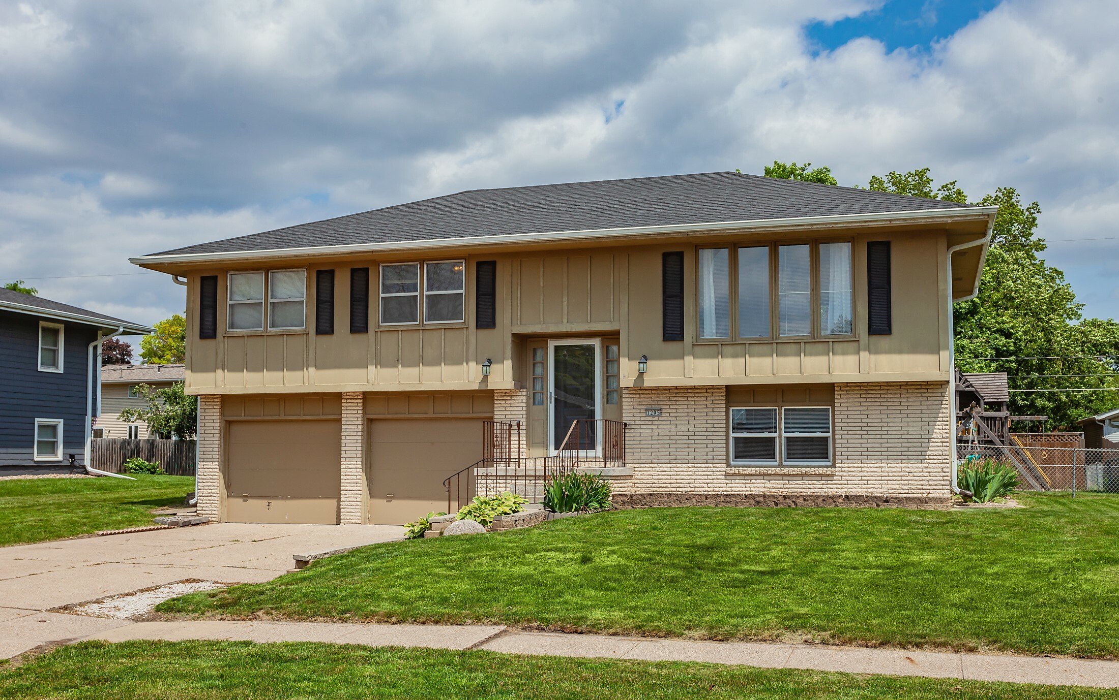 Property Photo: 1205 SE Bel Aire Road IA 50021