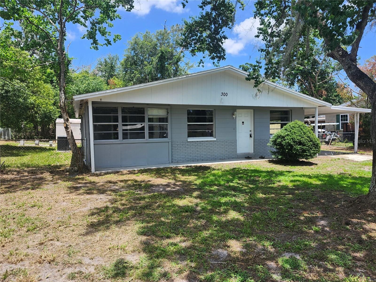 Property Photo: 300 Midwood Drive FL 33566