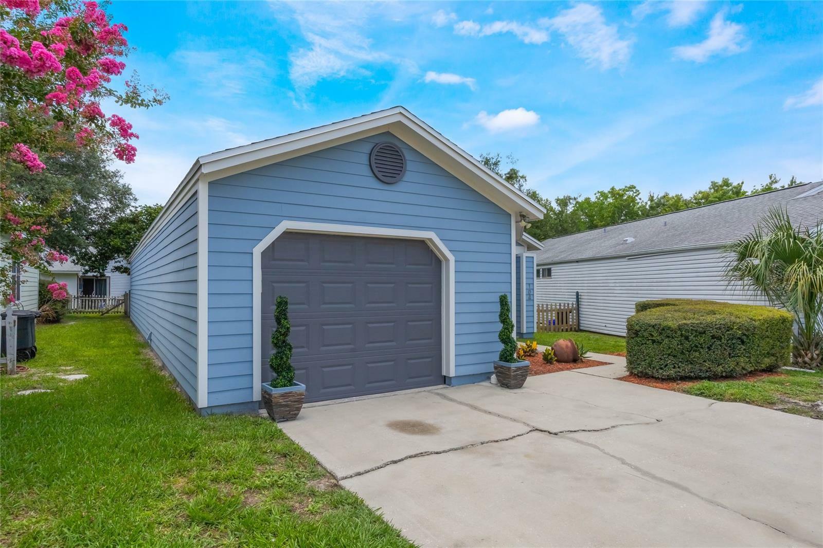 Property Photo: 104 Yorktown Place FL 32771