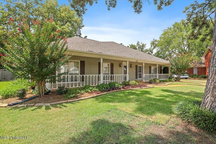 Property Photo:  907 Tetbury Place  MS 39047 