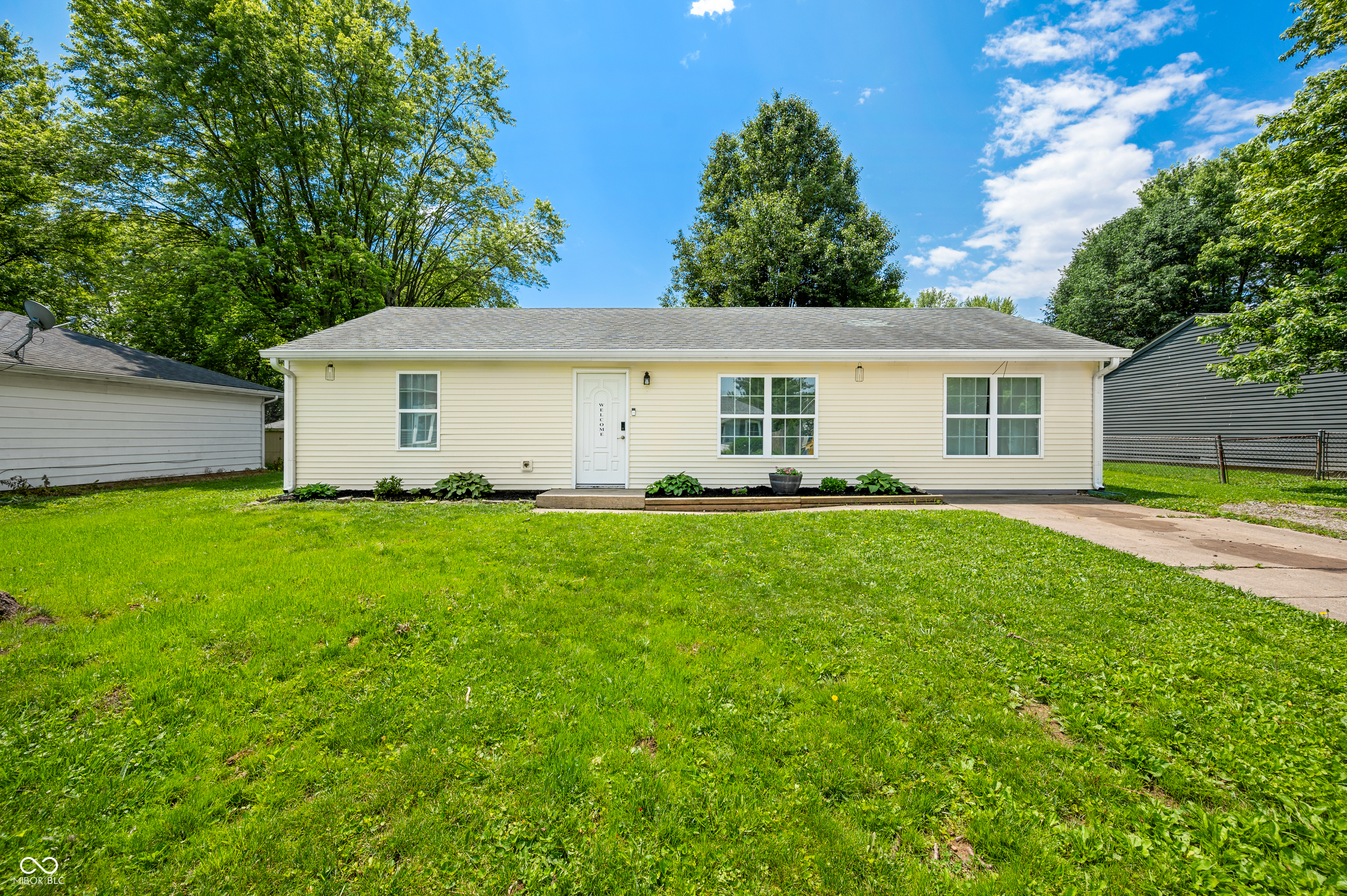 Property Photo: 157 Meadow Place IN 47246