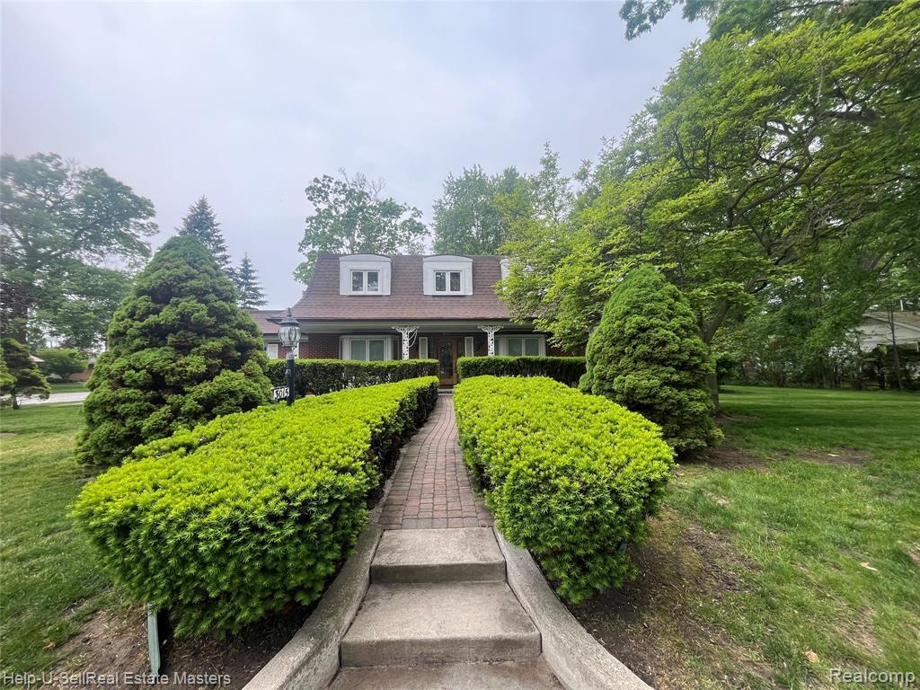 Property Photo:  3015 E Village Lane  MI 48060 1826 
