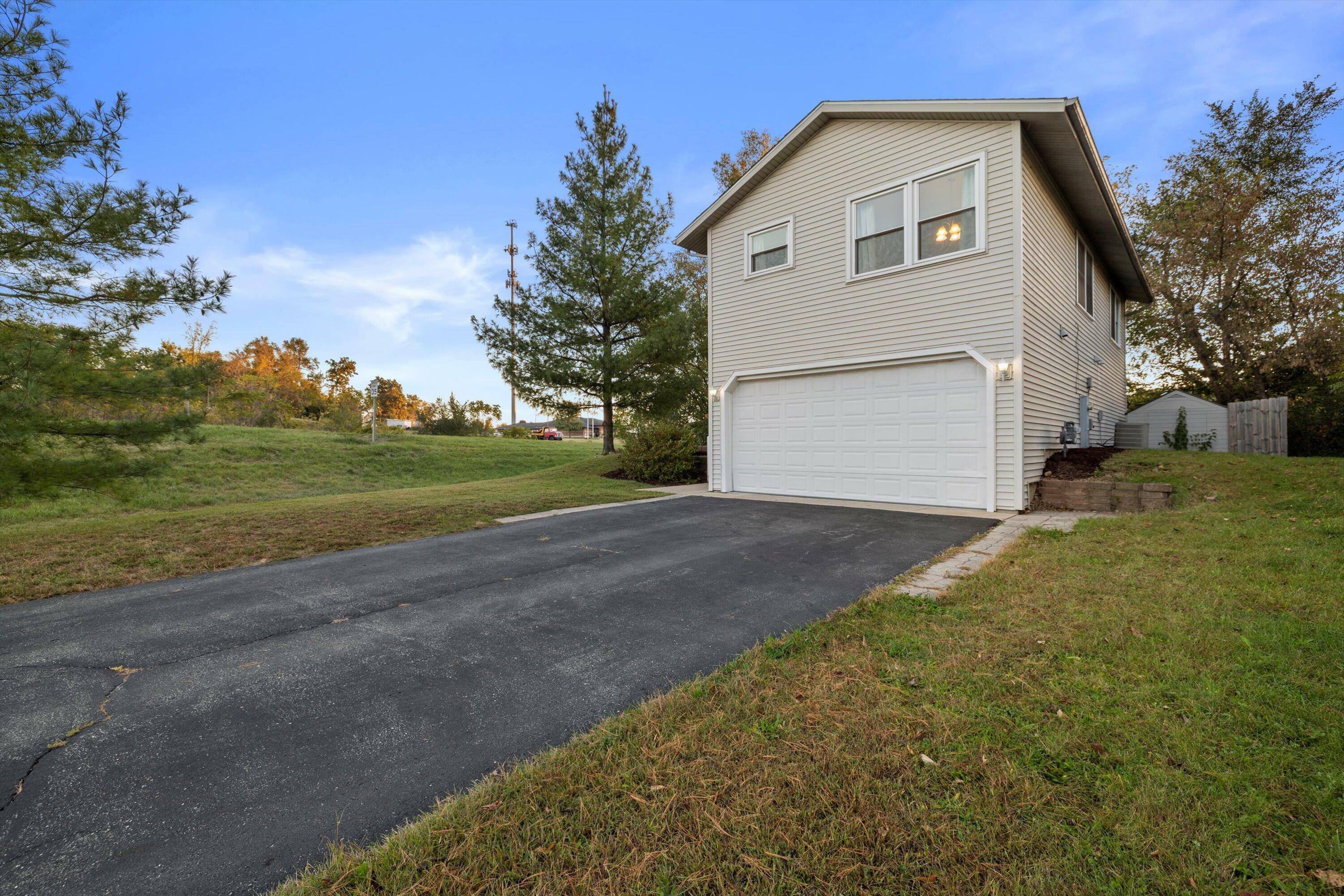 Property Photo:  940 Rhyners Ln  WI 53181 