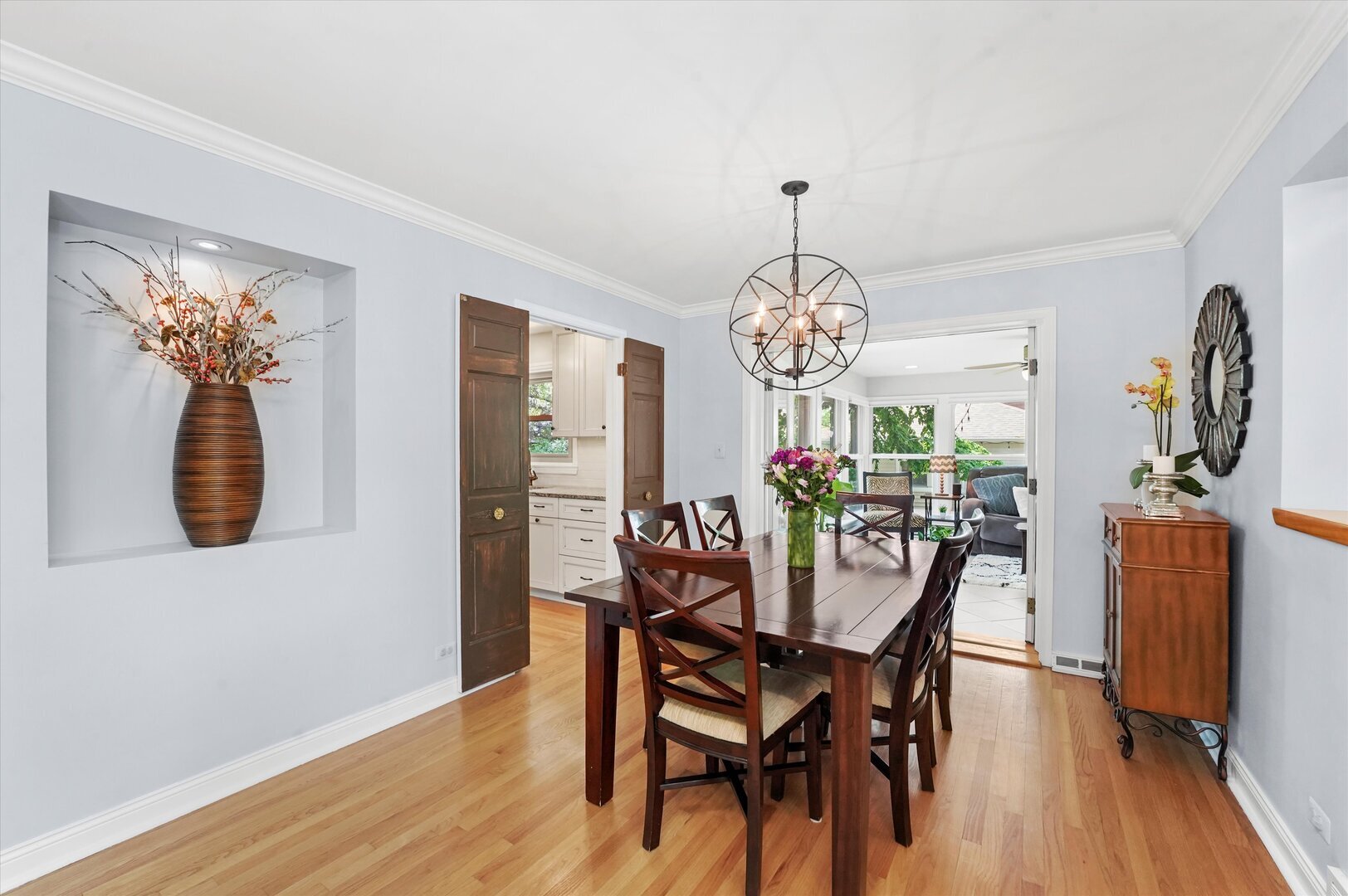 Property Photo: 728 S Hillside Avenue IL 60126