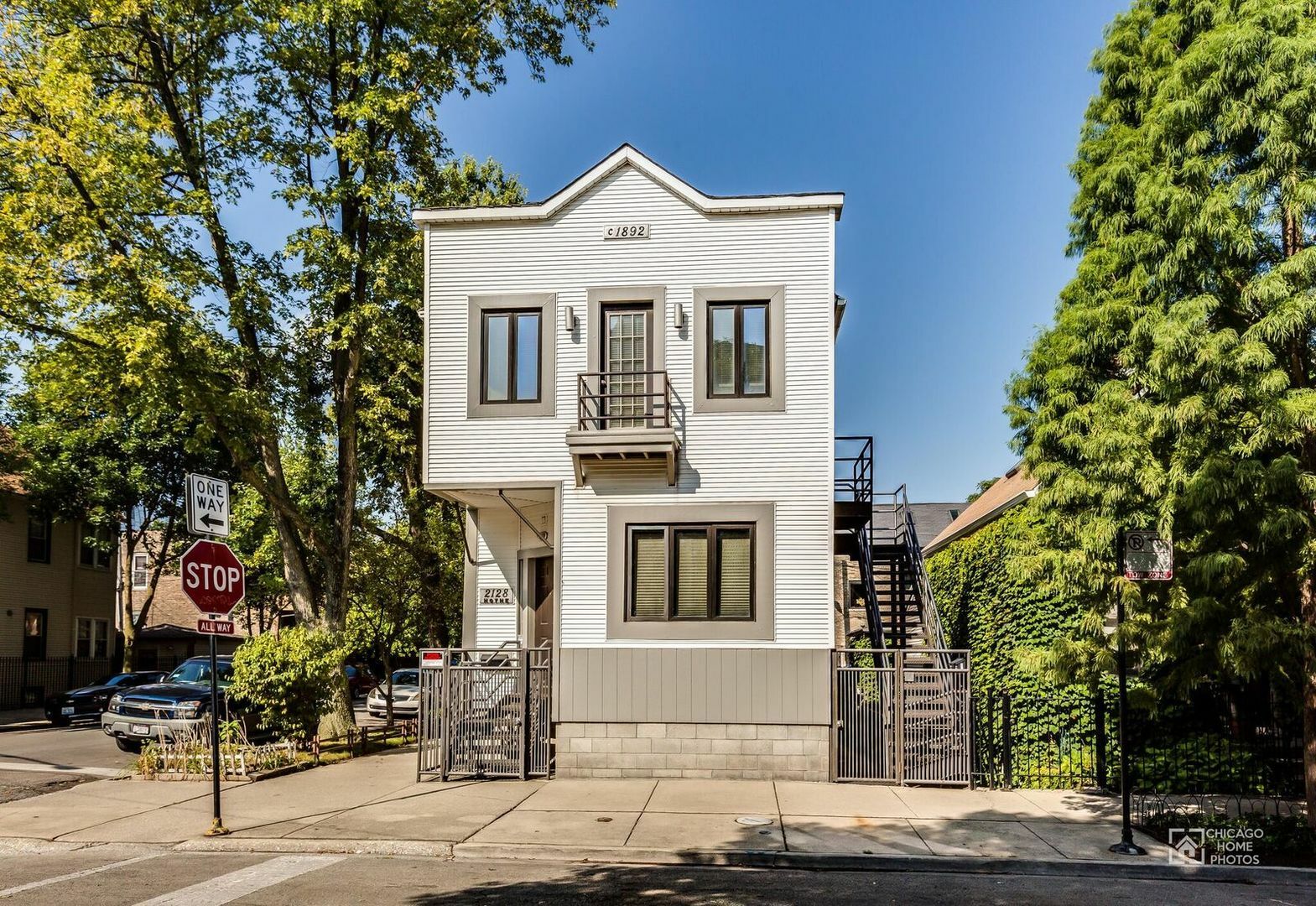 Property Photo: 2128 N Hoyne Avenue 1 IL 60647