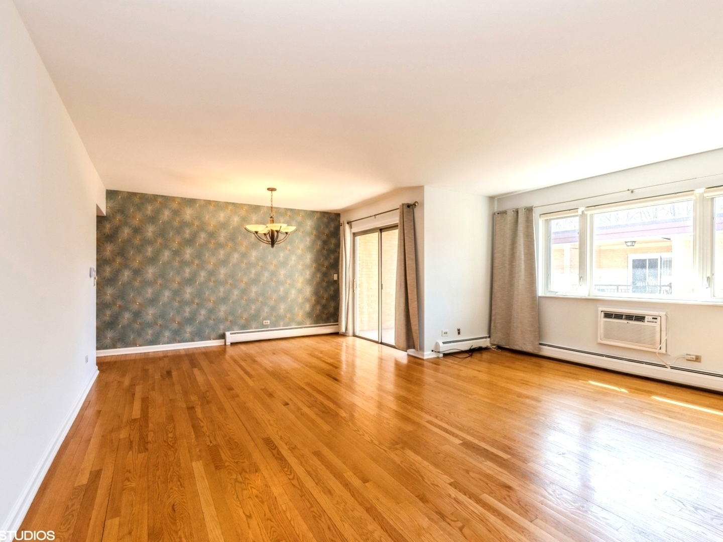 Property Photo: 3552 N Oleander Avenue 205 IL 60634