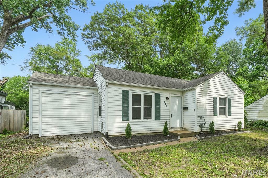 Property Photo: 260 S Hartnett Avenue MO 63135