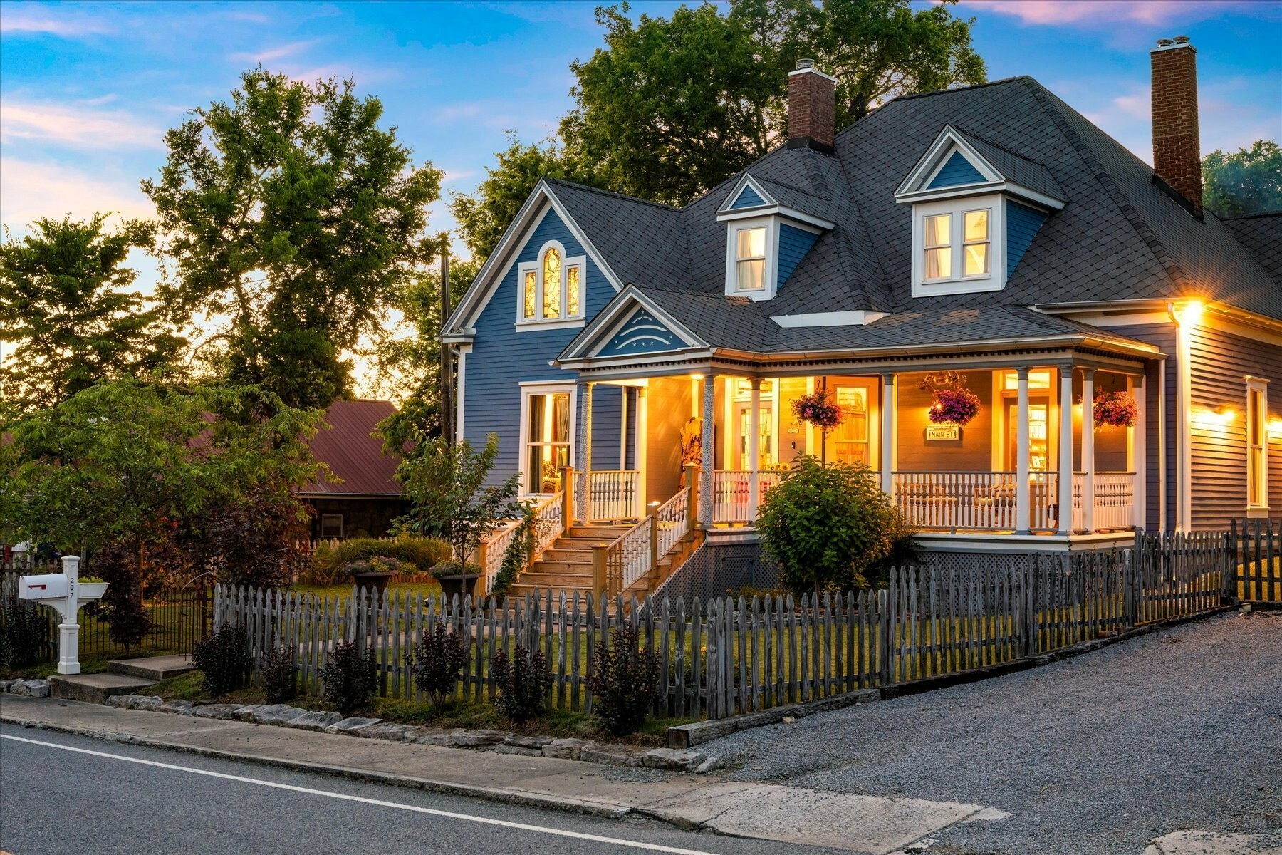 Property Photo: 207 Main St E TN 37183