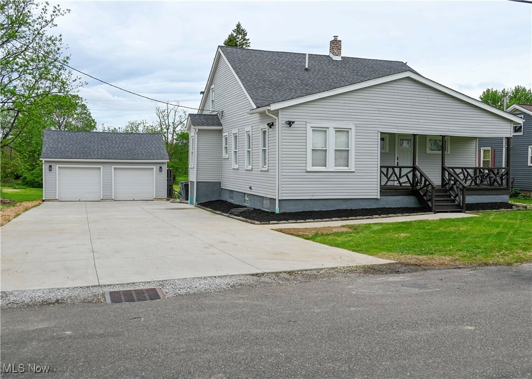 Property Photo: 2948 Maple Avenue NE OH 44714