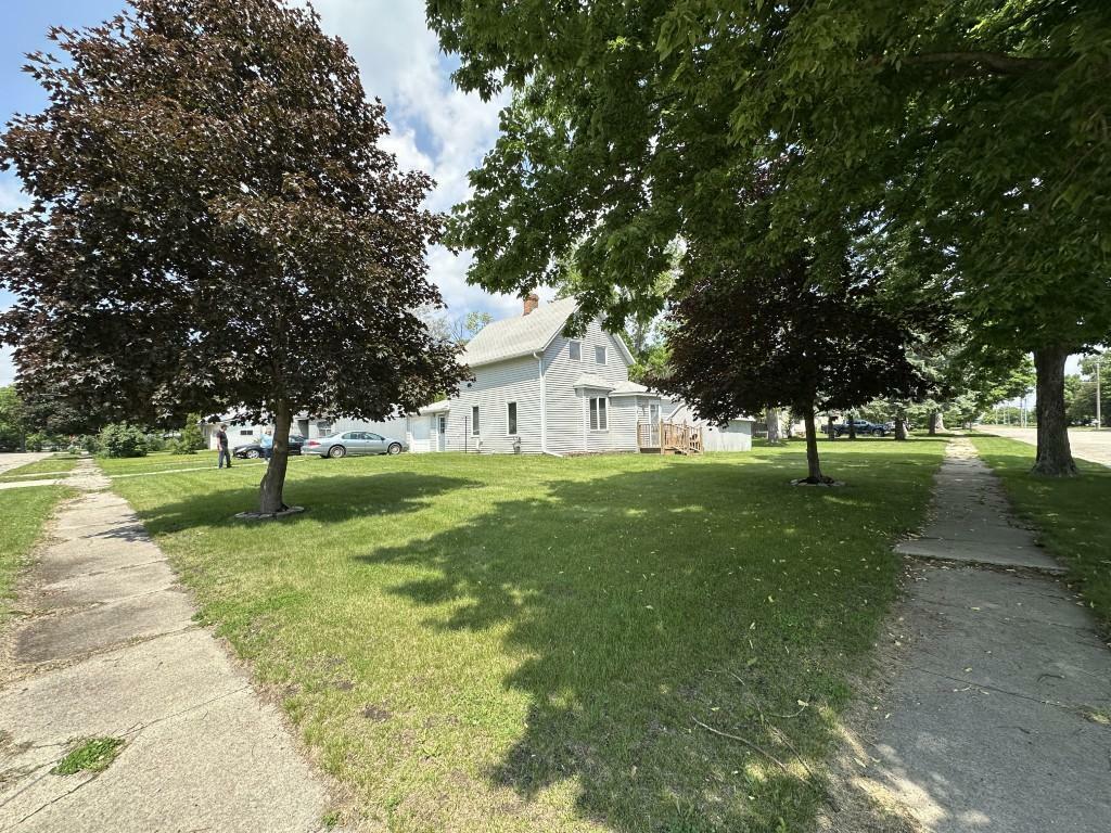 Property Photo: 951 5th Street MN 56244