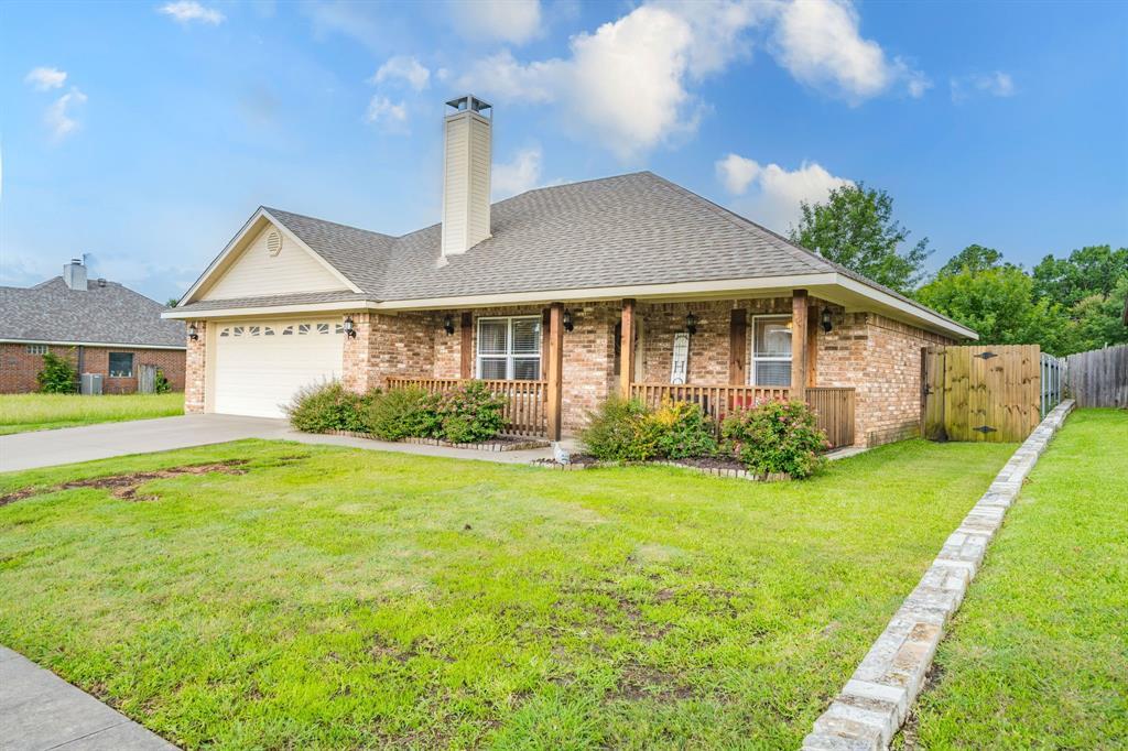 Property Photo: 305 Centenial Avenue TX 75119