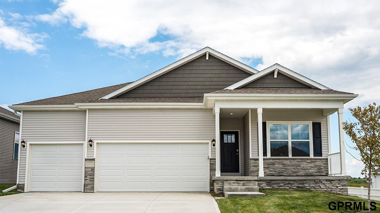 Property Photo: 20464 Westridge Drive NE 68028