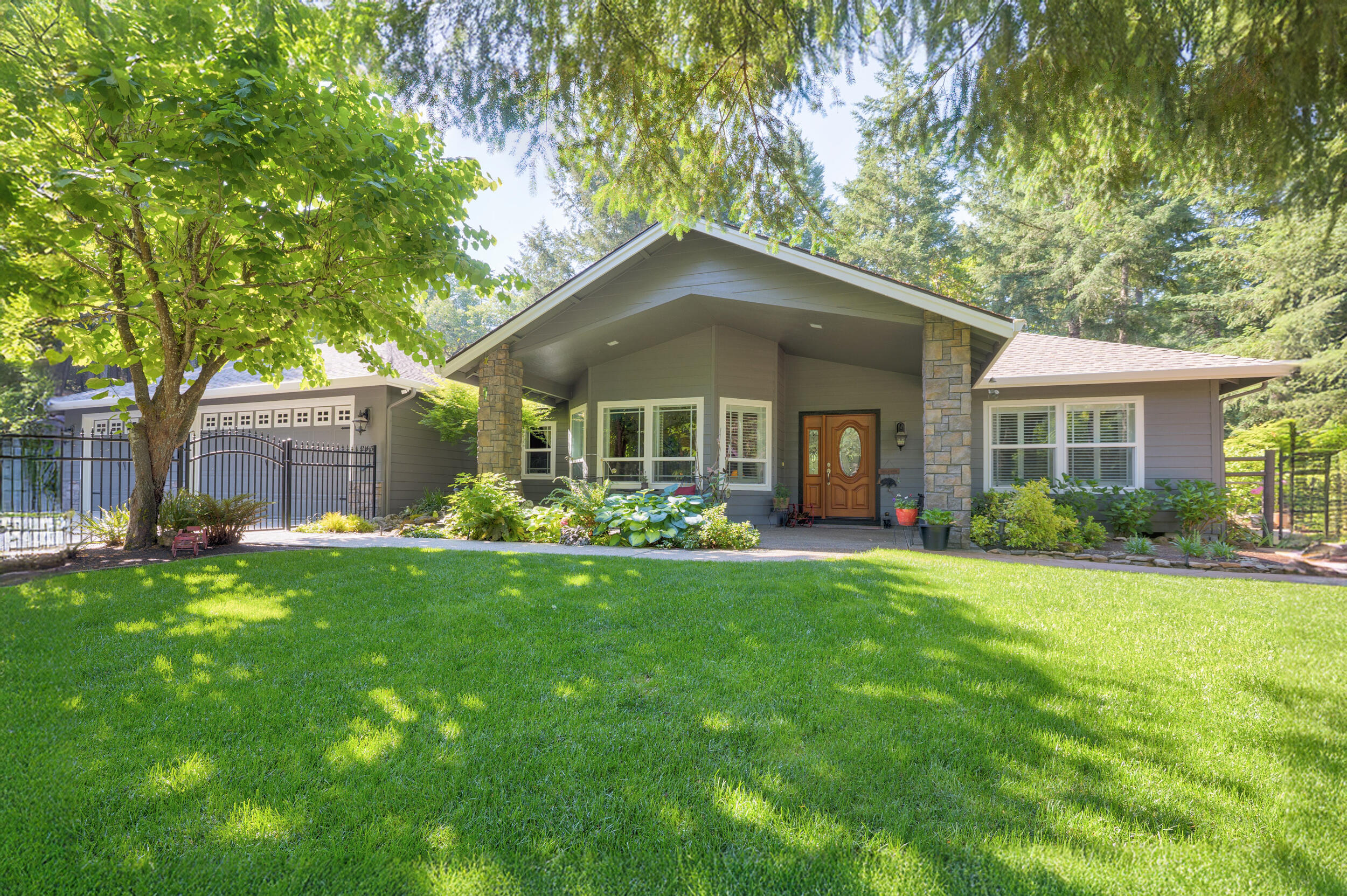 Property Photo: 243 Daleo Drive OR 97527