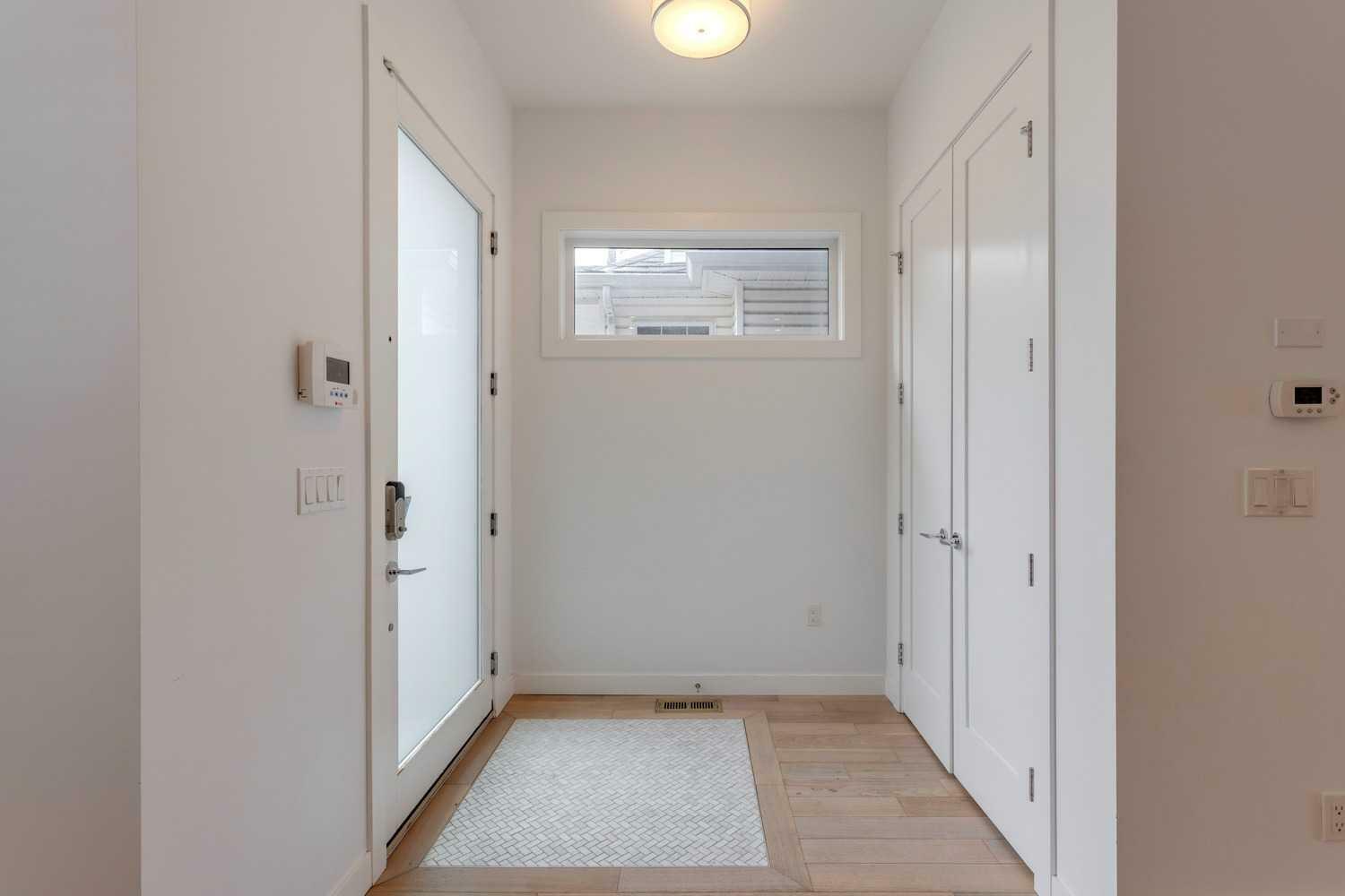 Photo de la propriété: 3112 5 Street NW AB T2M 3C9