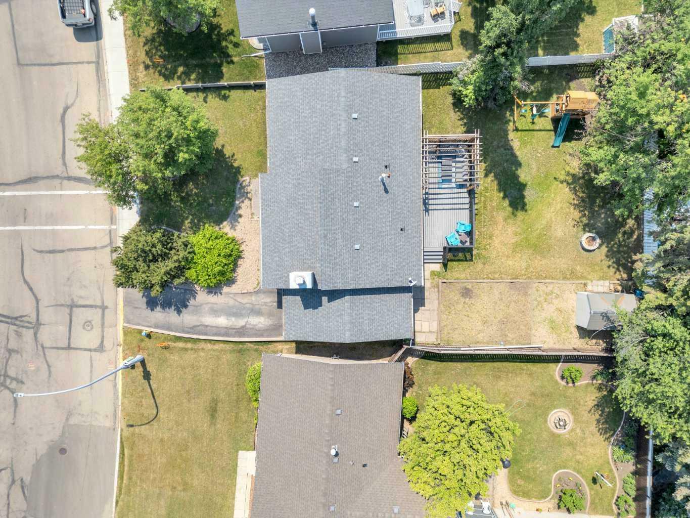 Property Photo: 28 Garden Road AB T4L 1R7