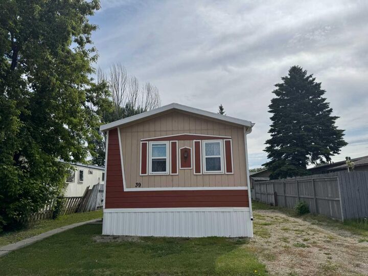 Property Photo: 39 Norby Crescent AB T4P 2C6