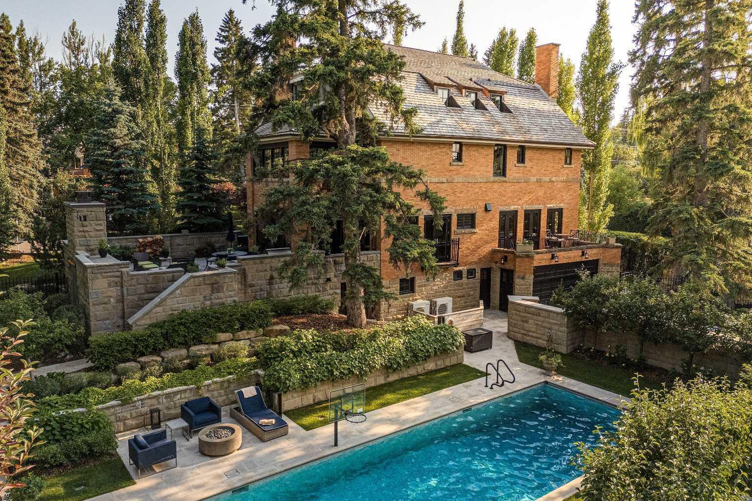 Property Photo: 930 Prospect Avenue SW AB T2T 0W5