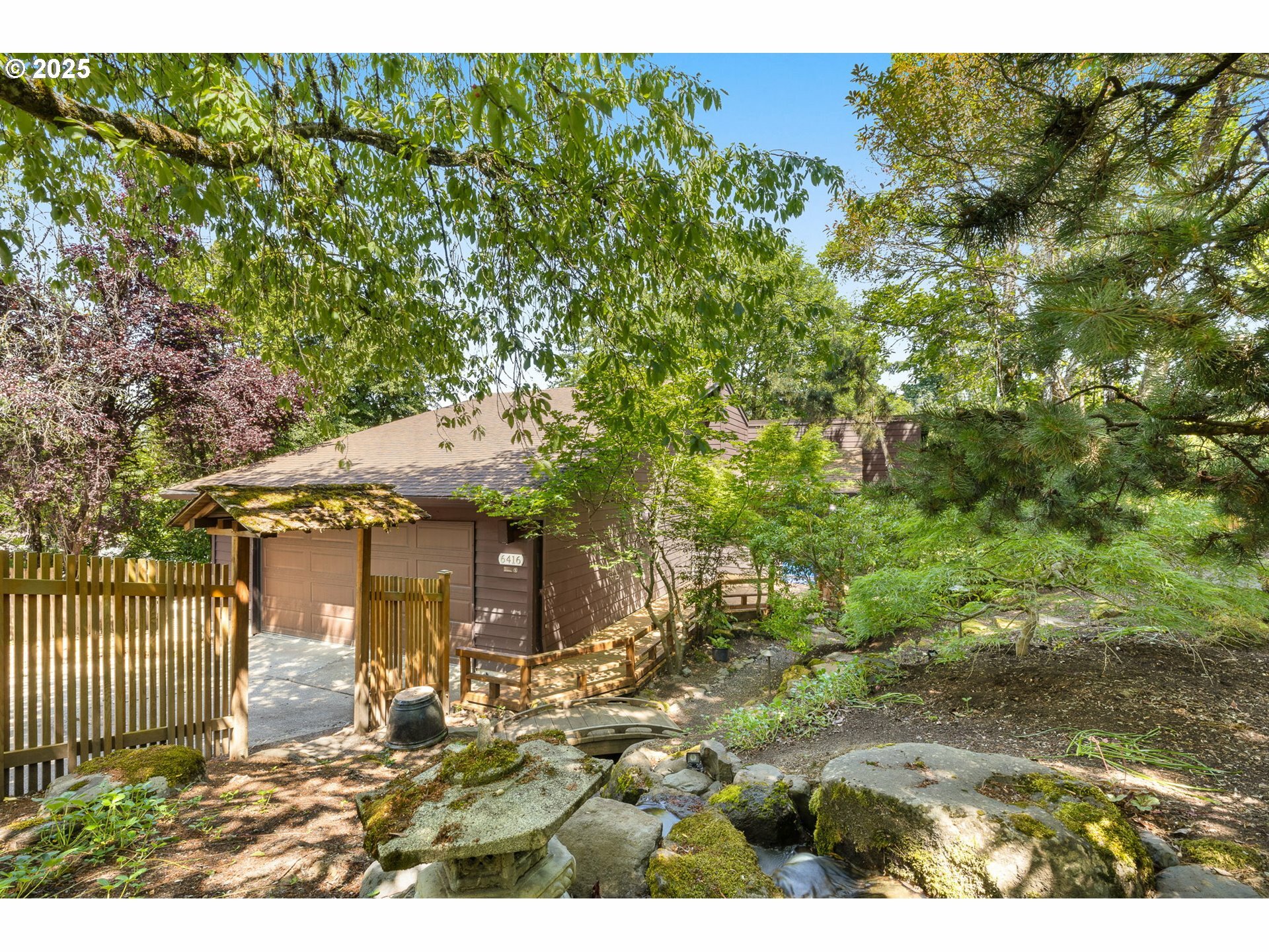 Property Photo: 6416 SW 33rd Pl OR 97239
