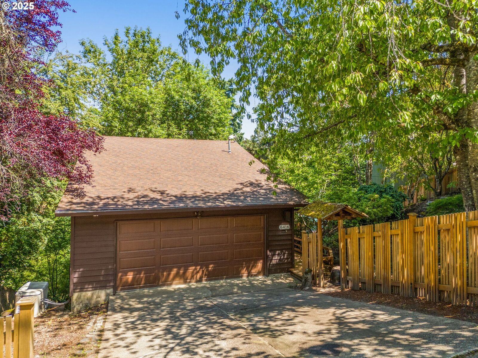Property Photo:  6416 SW 33rd Pl  OR 97239 