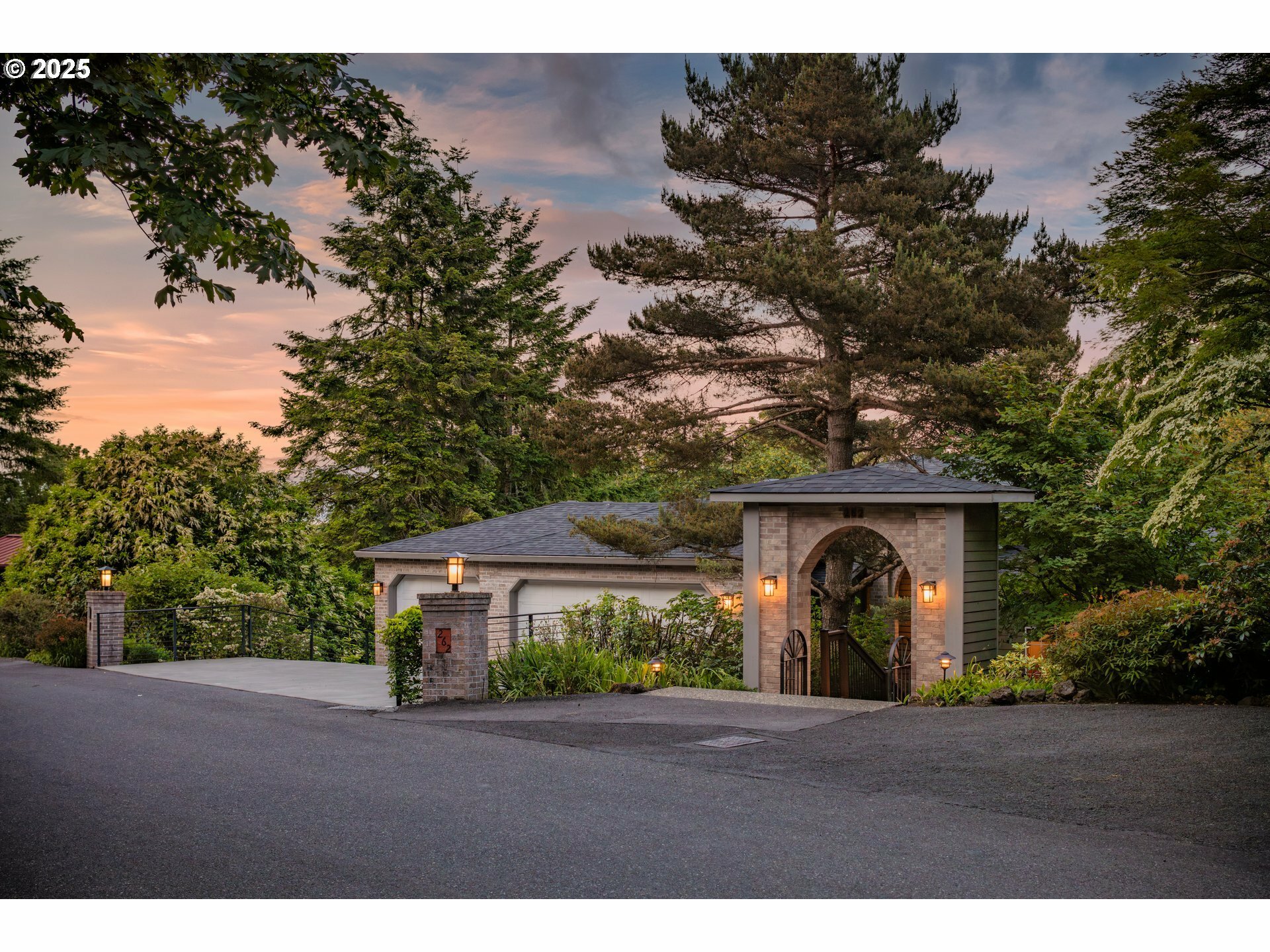 Property Photo: 262 NW Royal Blvd OR 97210