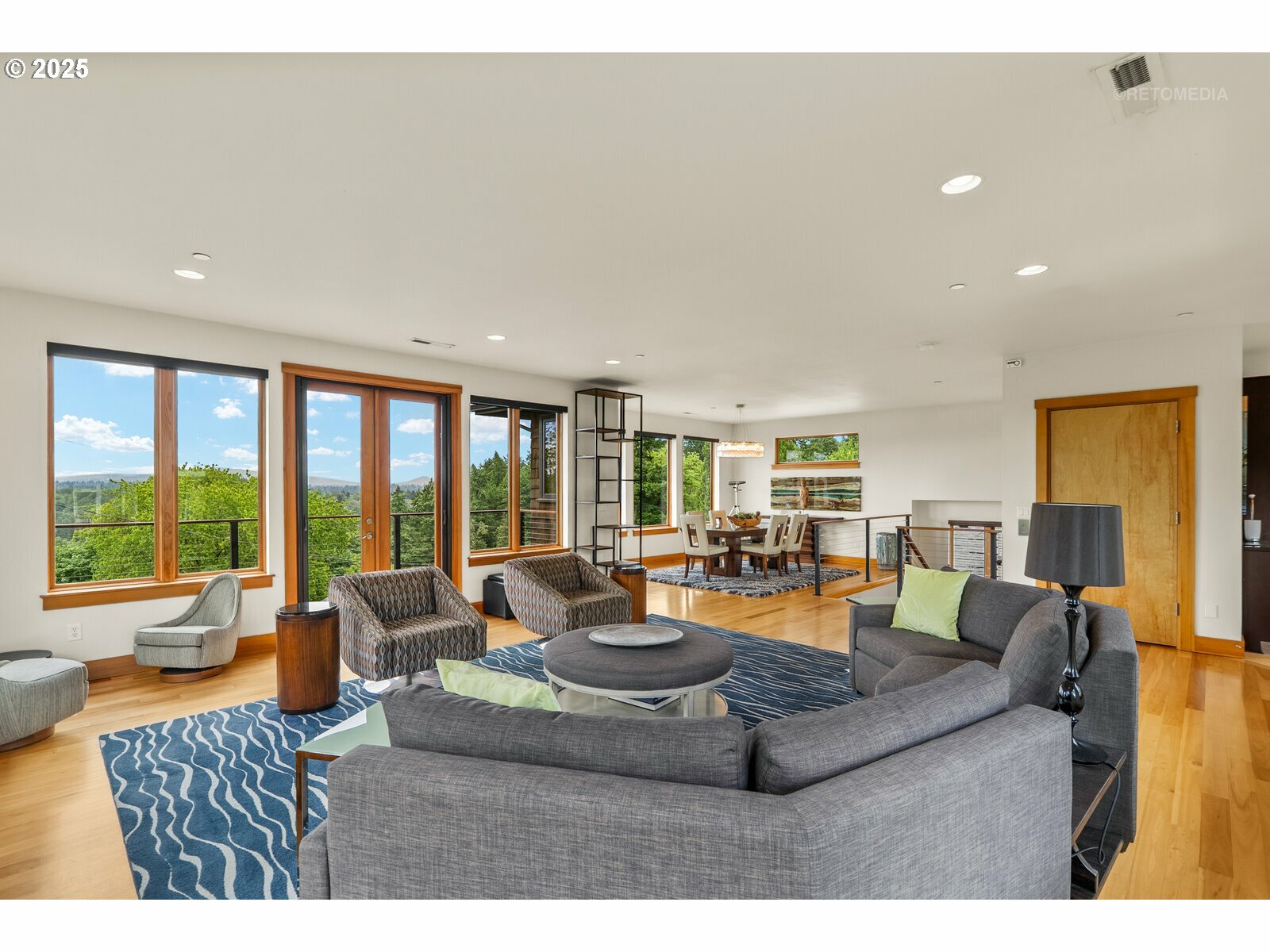 Property Photo:  7604 S Hood Ave  OR 97219 