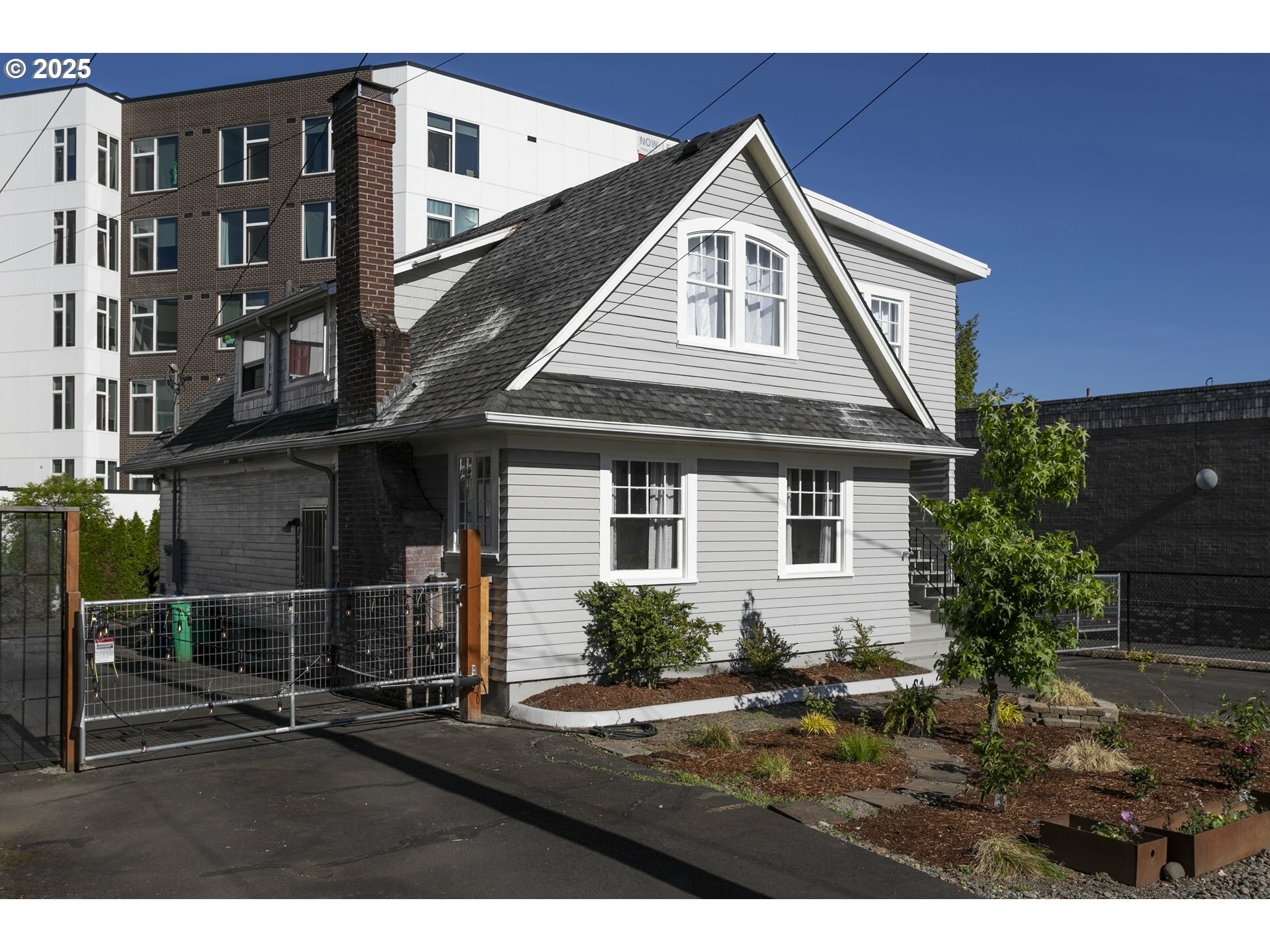 Property Photo: 2125 NE 48th Ave OR 97213