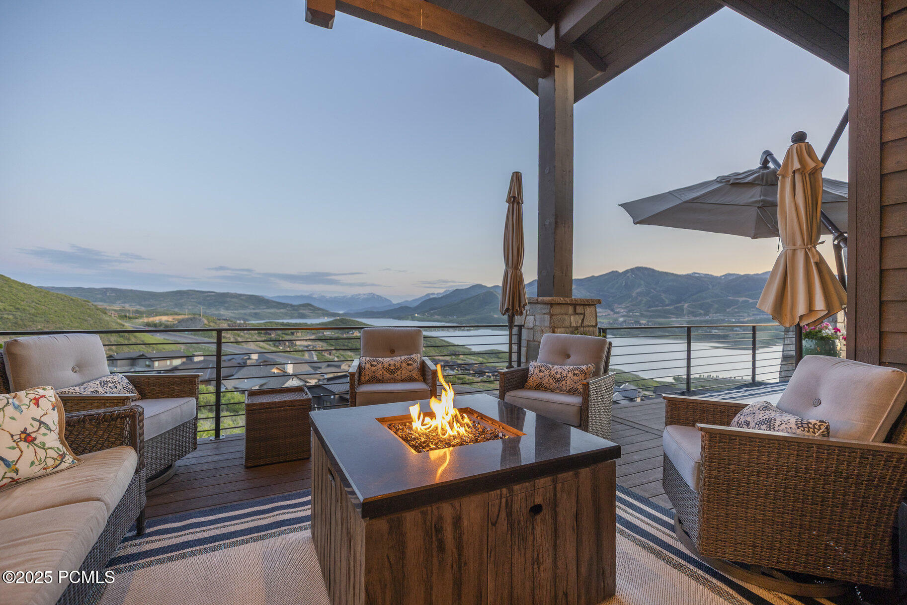 Property Photo: 1136 E Black Hawk Way UT 84036