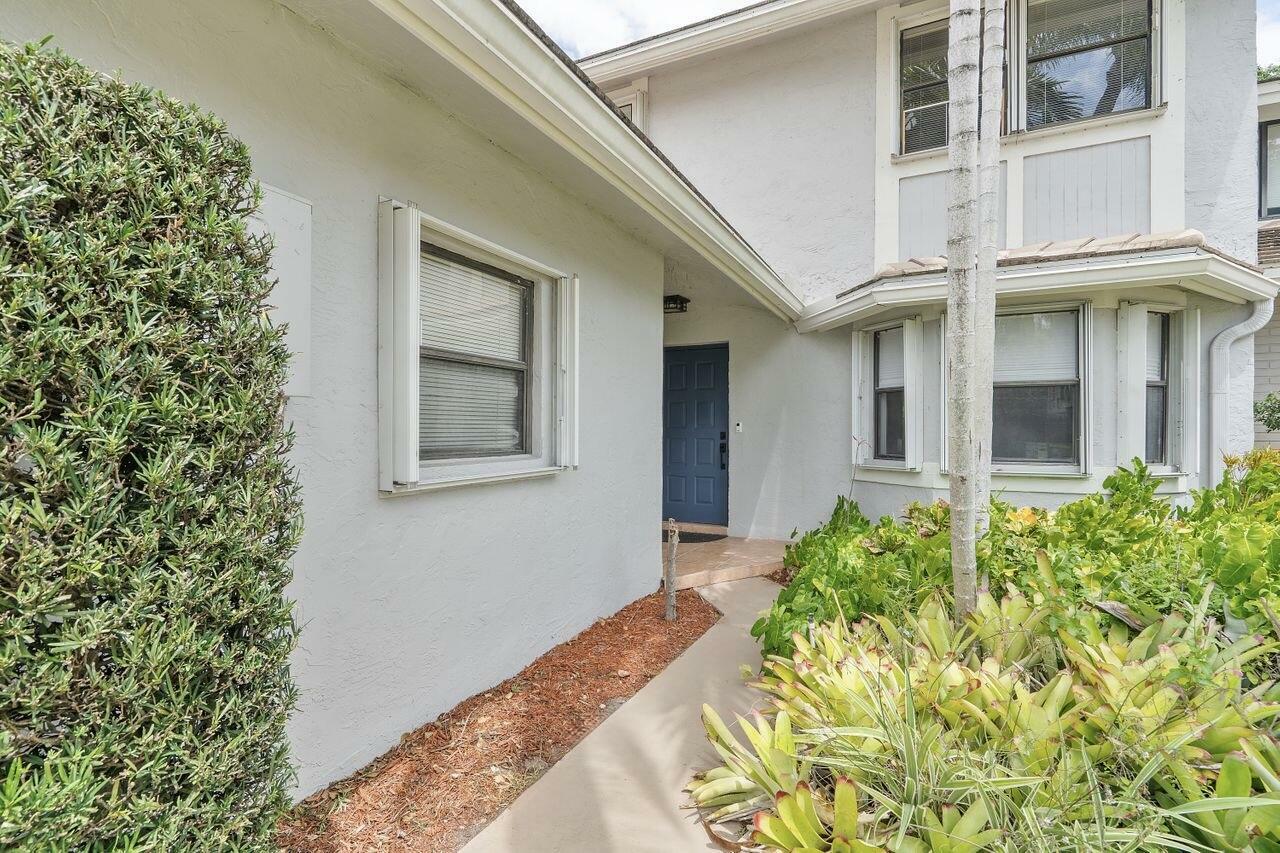 Property Photo: 624 N Deer Creek Shore Drive N 624 FL 33442