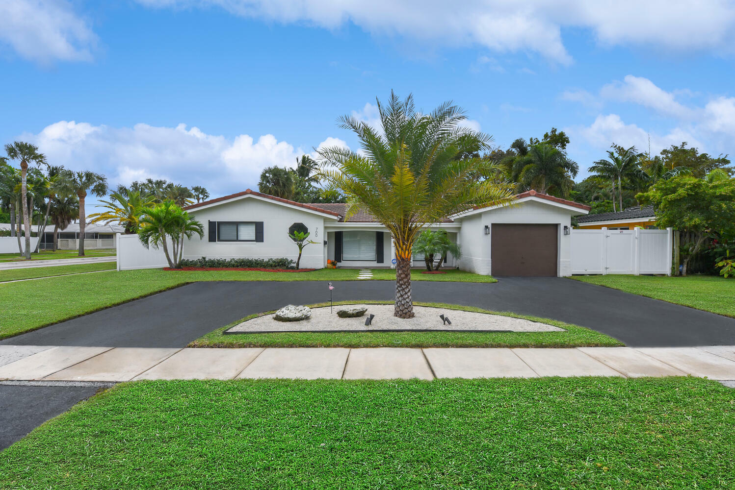 Property Photo:  700 SW 4th Street  FL 33486 