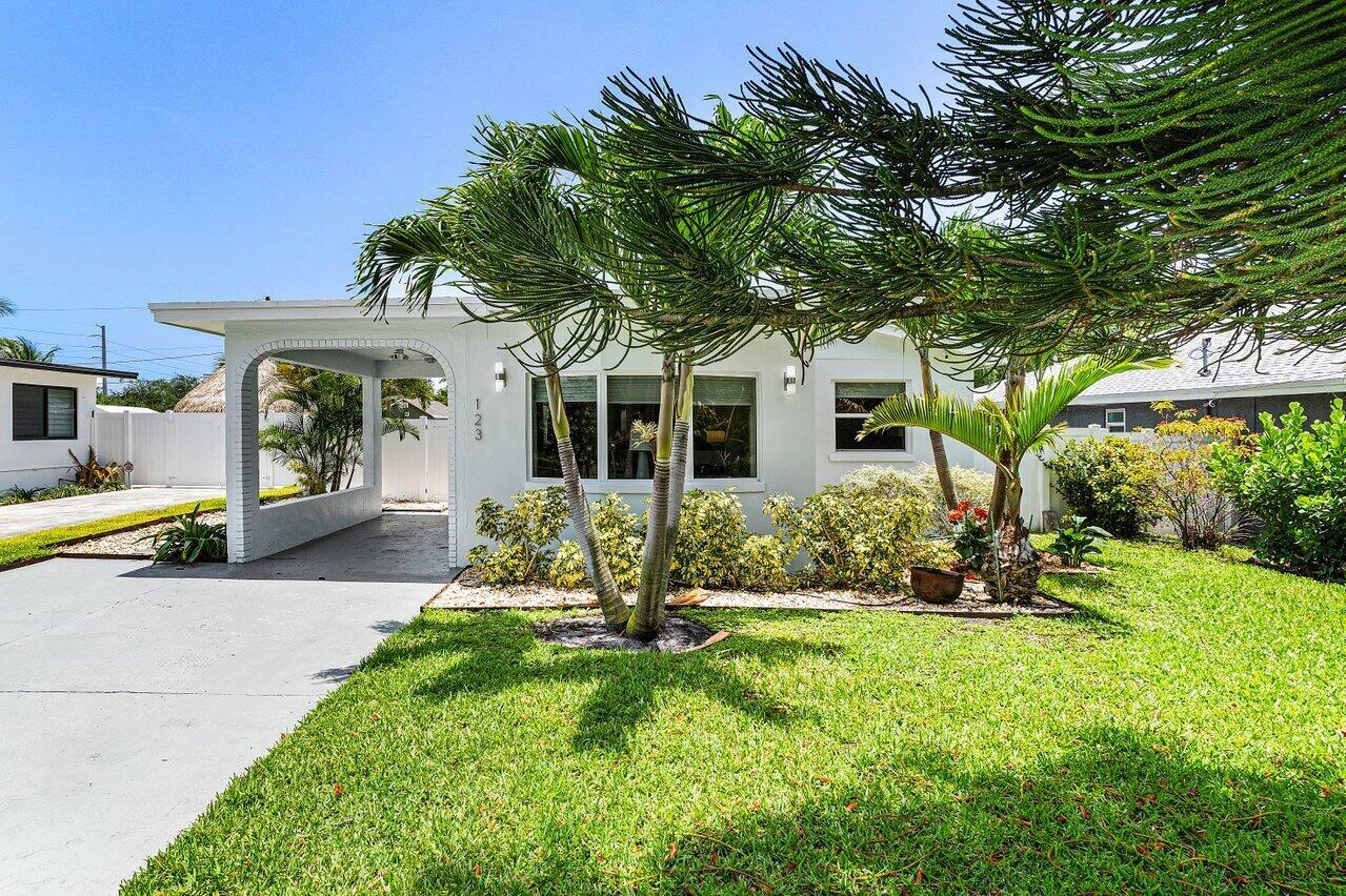 Property Photo:  123 NW 6th Avenue  FL 33444 