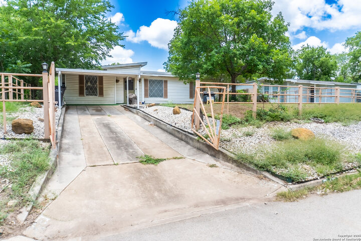 Property Photo: 345 Shelburn TX 78220