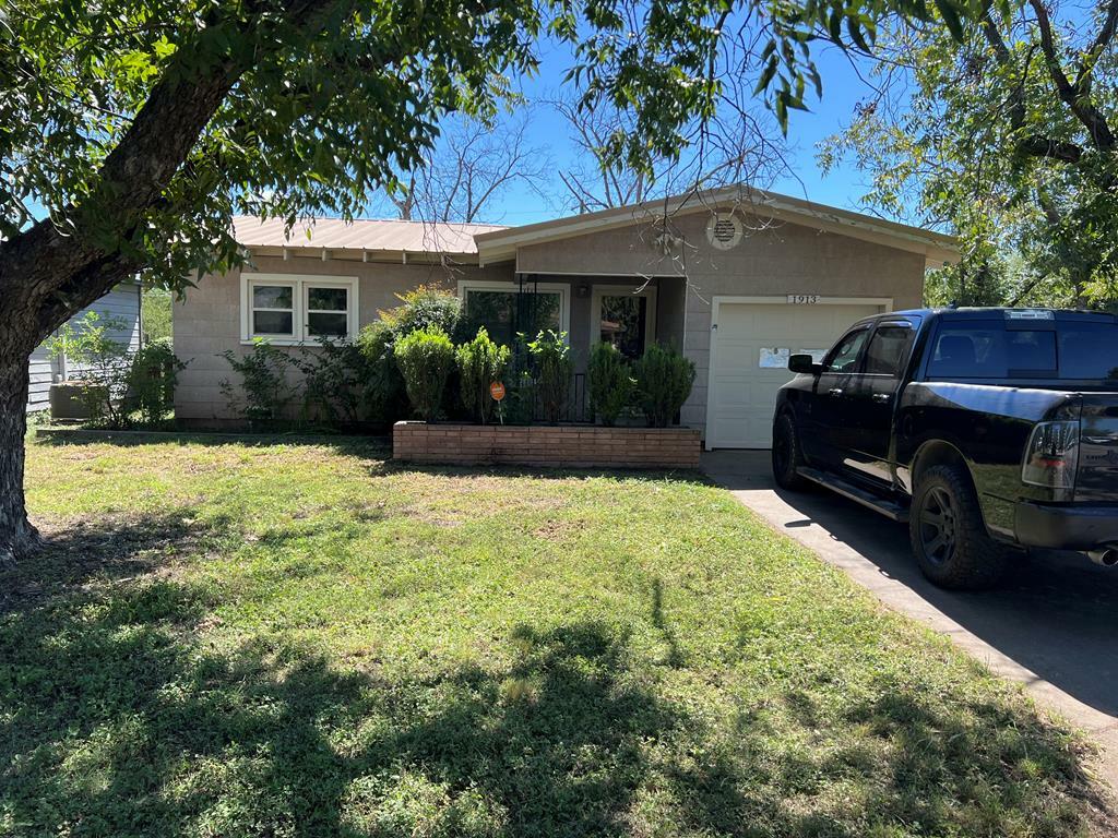 Property Photo: 1913 W Twohig Ave TX 76901