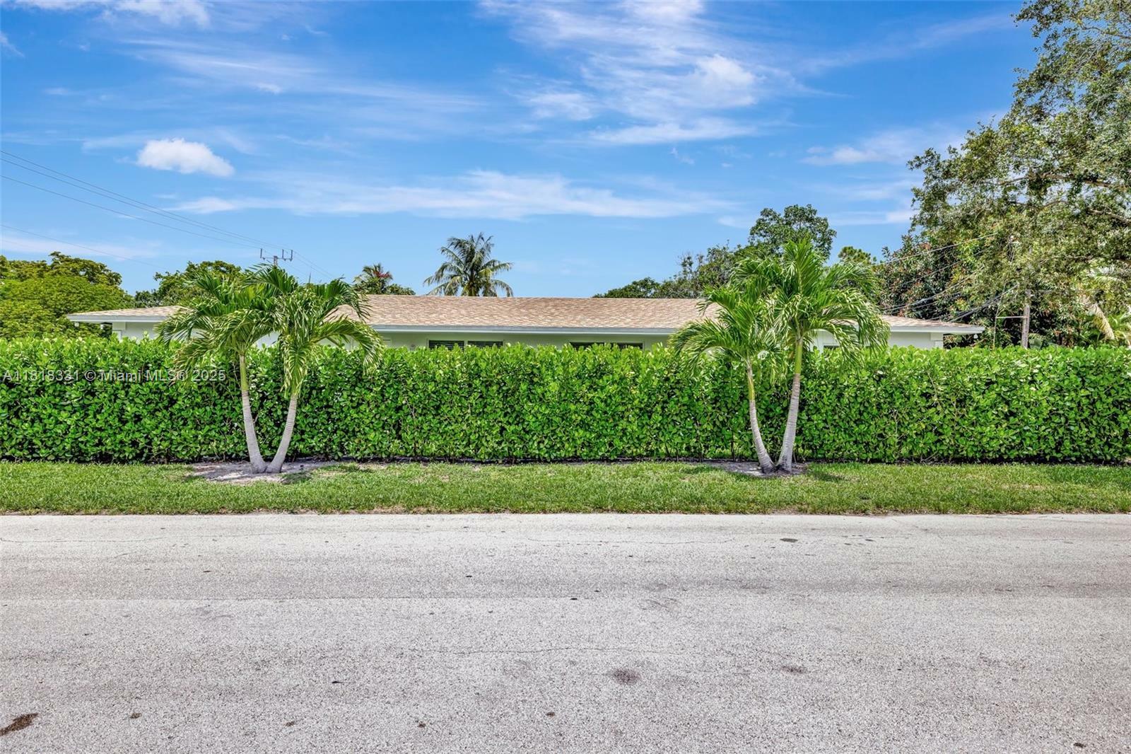 Property Photo: 1500 SW 6th Ave 1500 FL 33315