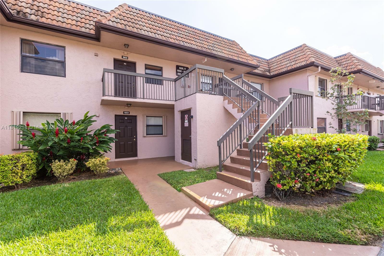10624 NW 10th St 103  Pembroke Pines FL 33026 photo