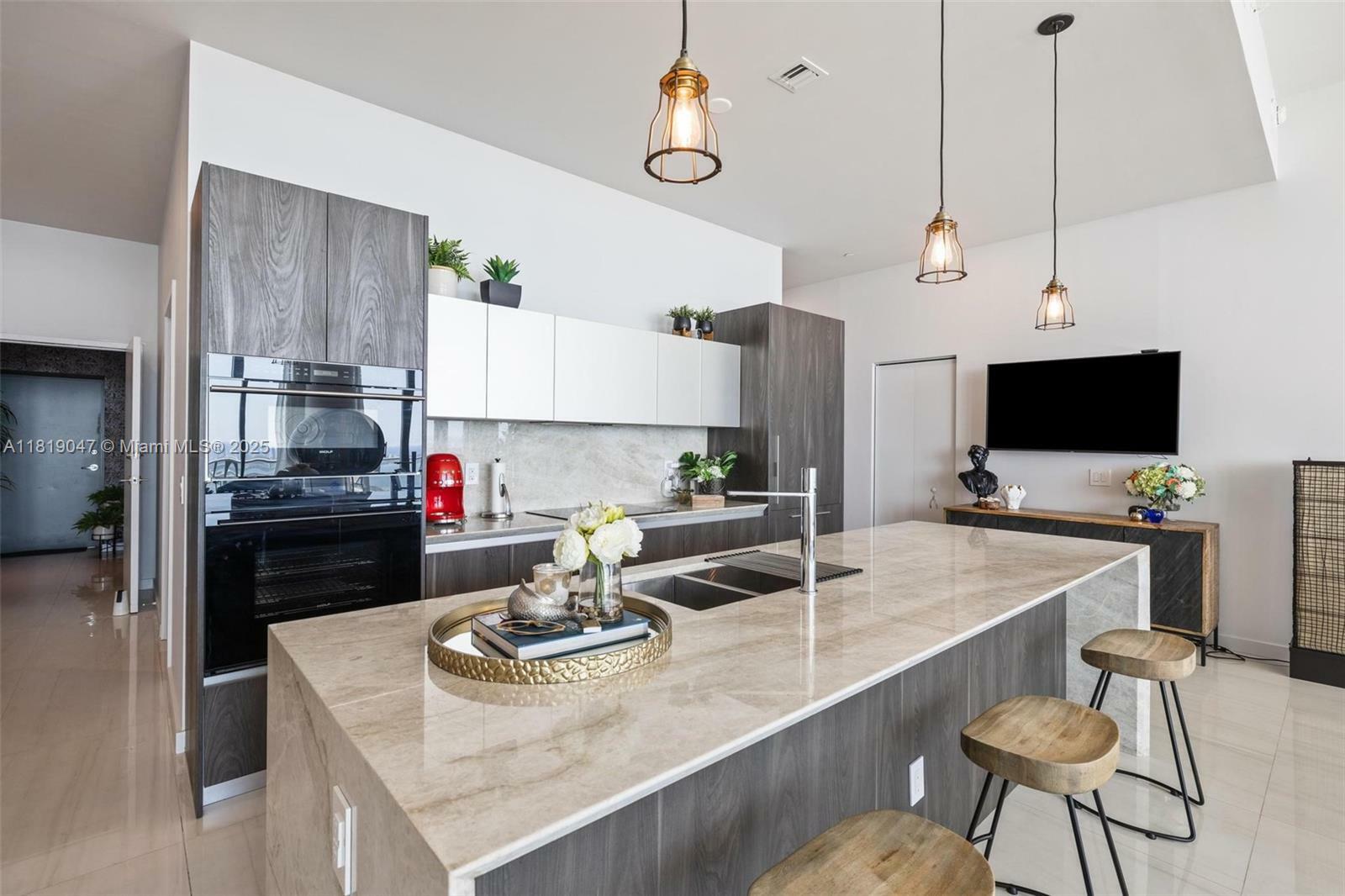 Property Photo: 480 NE 31 Street Ph5303 FL 33137