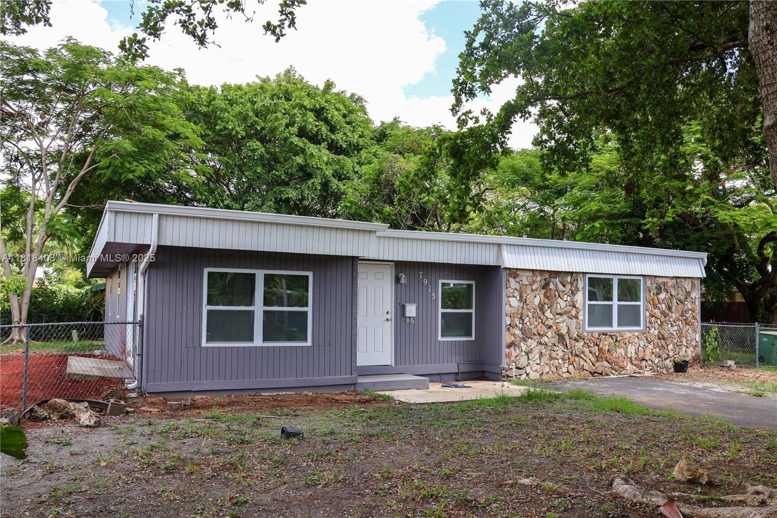 Property Photo:  7915 NW 73rd Ave 7915  FL 33321 