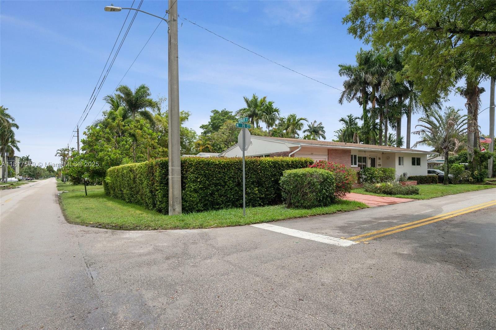 Property Photo: 1231 N 15th Ct FL 33020