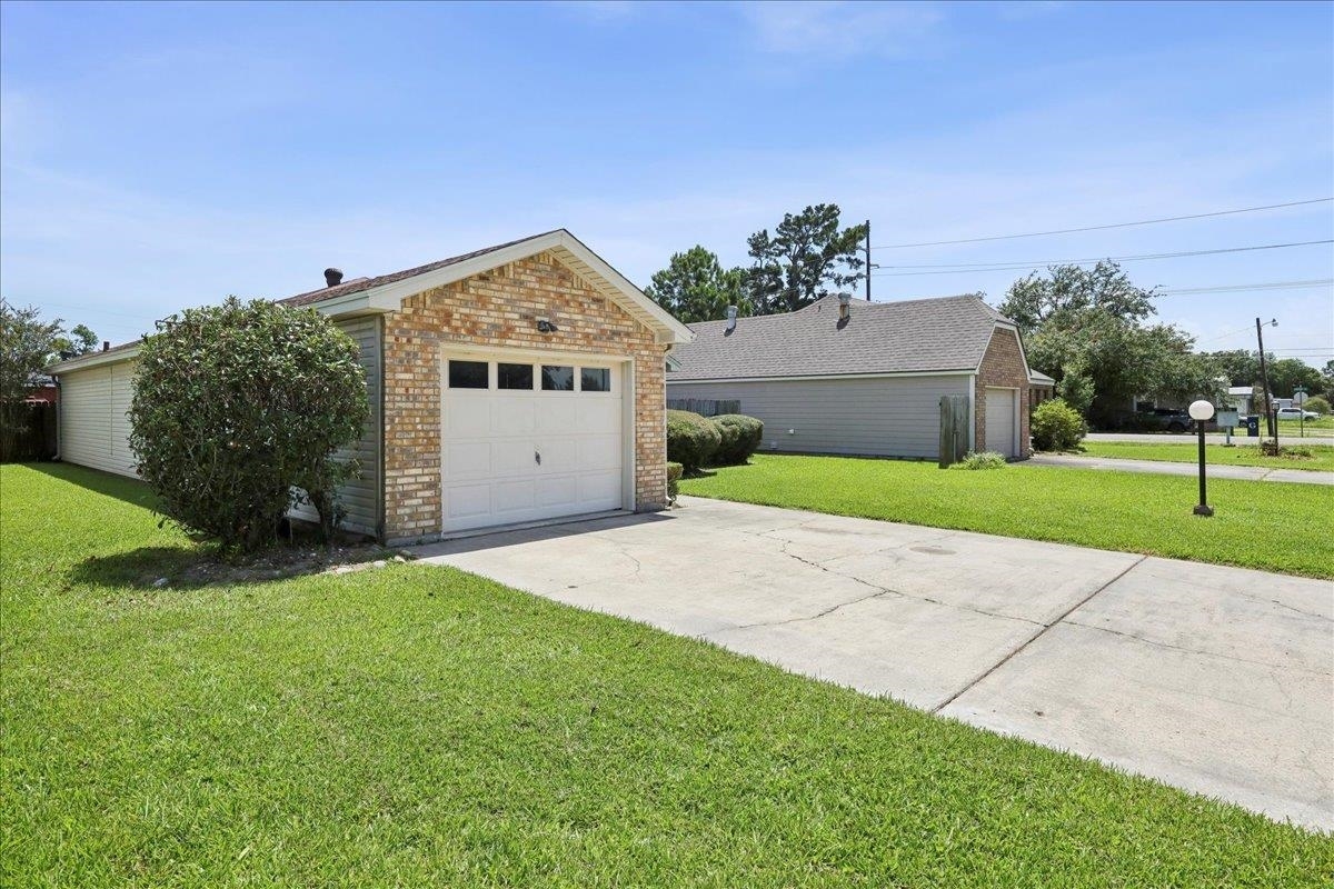 Property Photo: 2705 Terrace Circle TX 77630