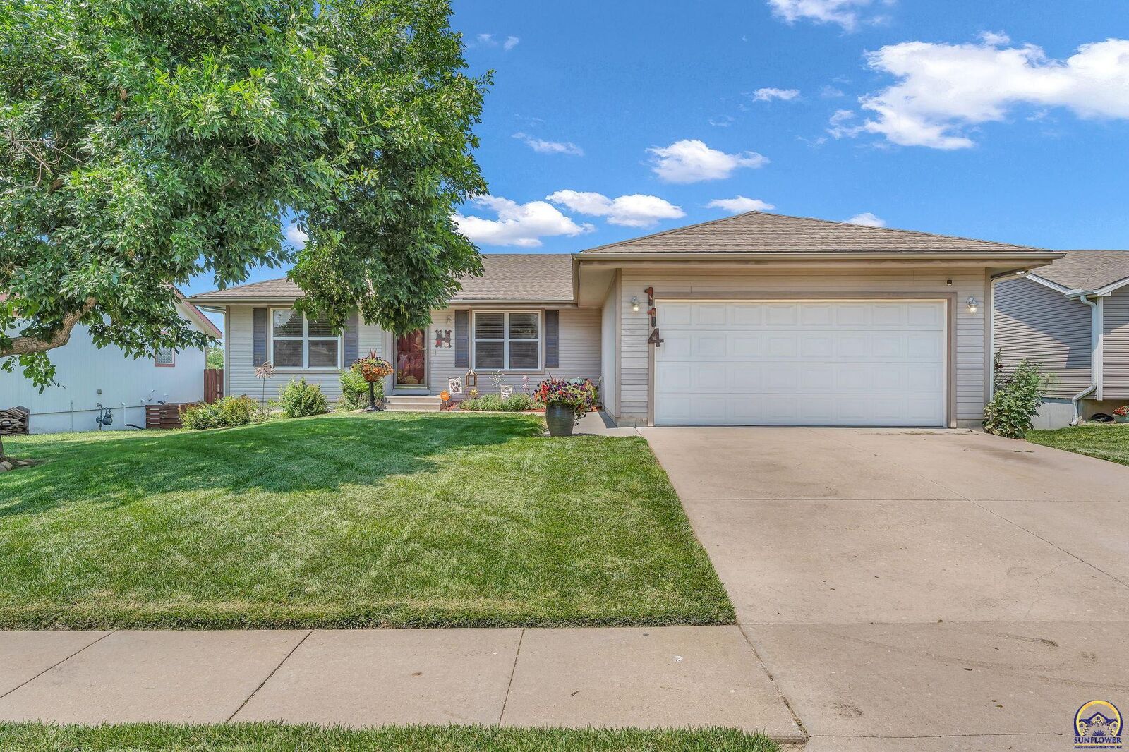 Property Photo: 114 SE 44th Pkwy KS 66609