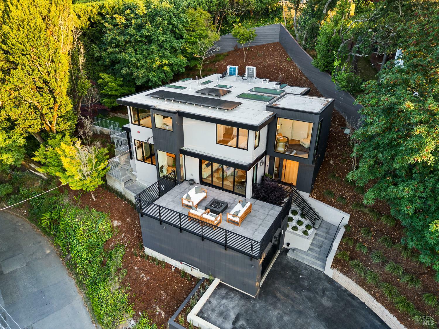 Property Photo:  975 Greenhill Road  CA 94941 
