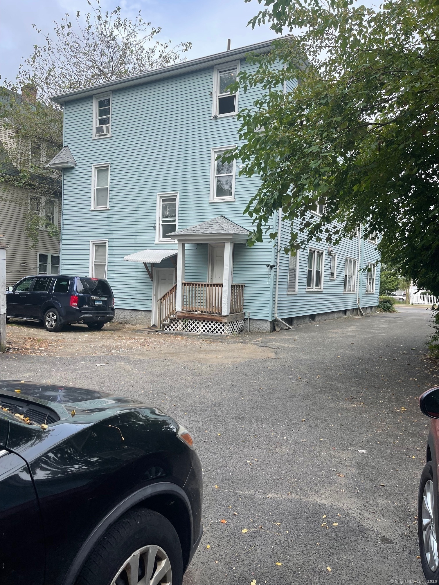 Property Photo: 1921 North Avenue 1st Flr CT 06604